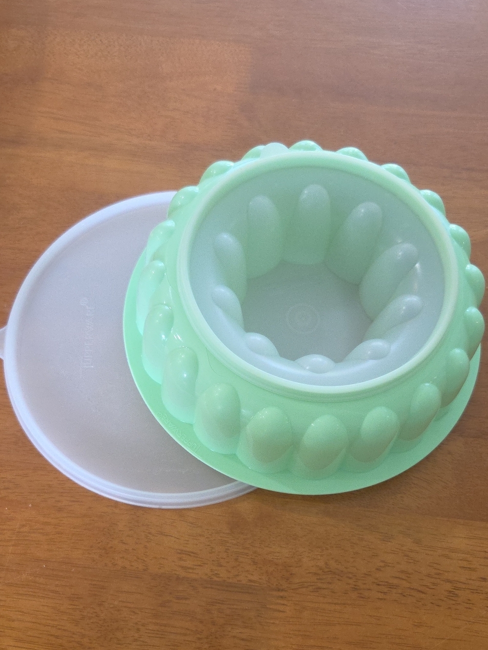 Vintage Tupperware Mint Green Jello-O Mold With Lid